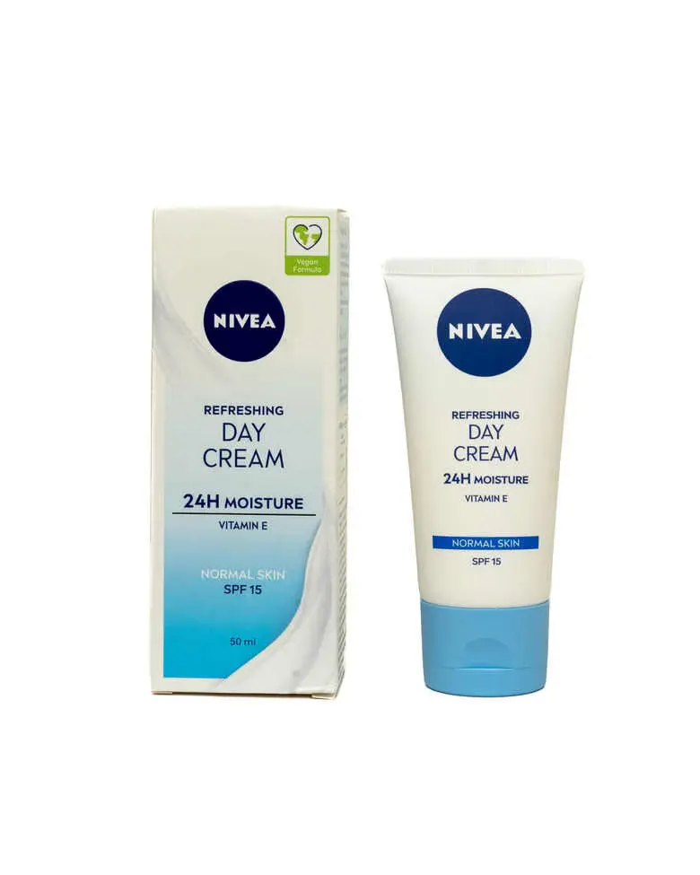 Nivea Refreshing Day Cream Normal Skin Spf 15
